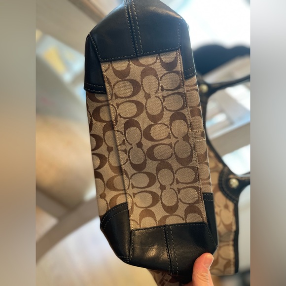 PRICE DROP✨🤩 COACH Bleeker black & tan signature shoulder tote - Picture 8 of 11